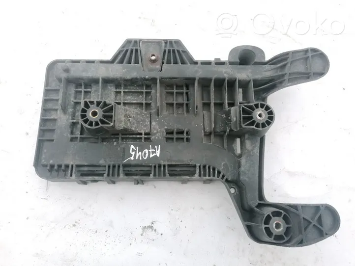 Volkswagen Touran I Vassoio scatola della batteria 1K0915333B