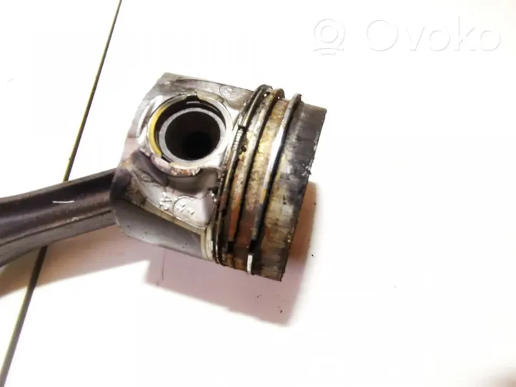 Volkswagen PASSAT B5 Piston avec bielle 038h