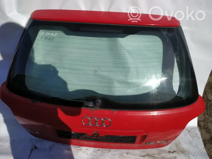 Audi A4 S4 B5 8D Aizmugurējais pārsegs (bagāžnieks) raudonos