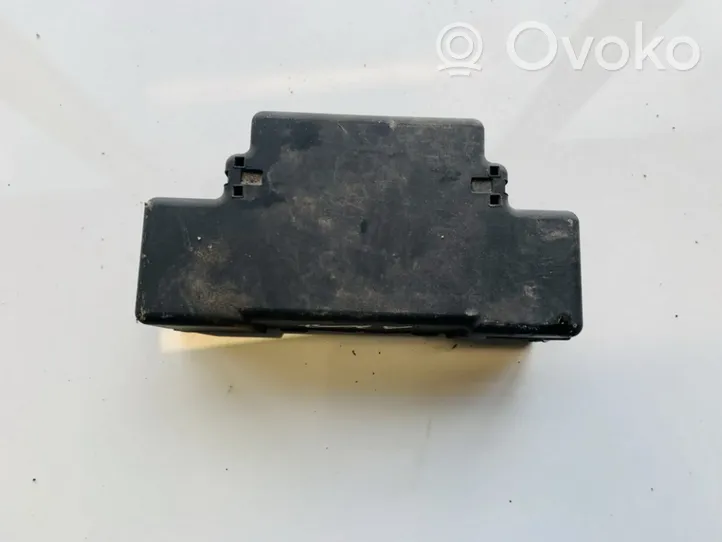 Opel Zafira B Pokrywa skrzynki bezpieczników 13129783