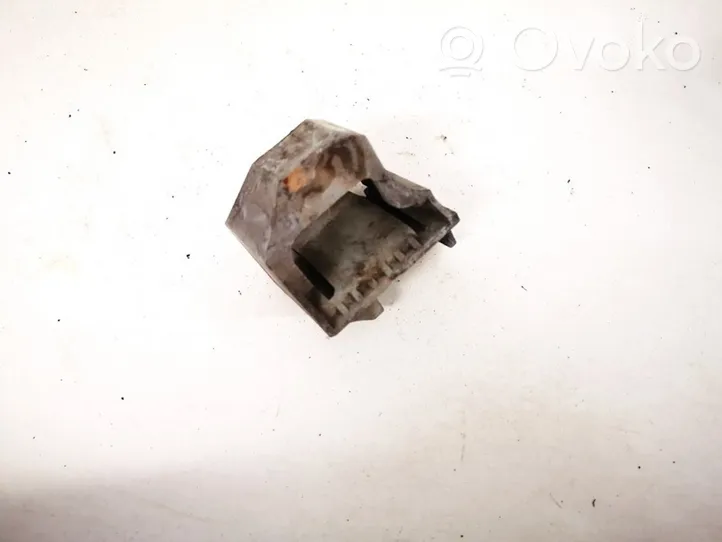 BMW 1 E81 E87 Soporte de montaje del radiador 17117526444