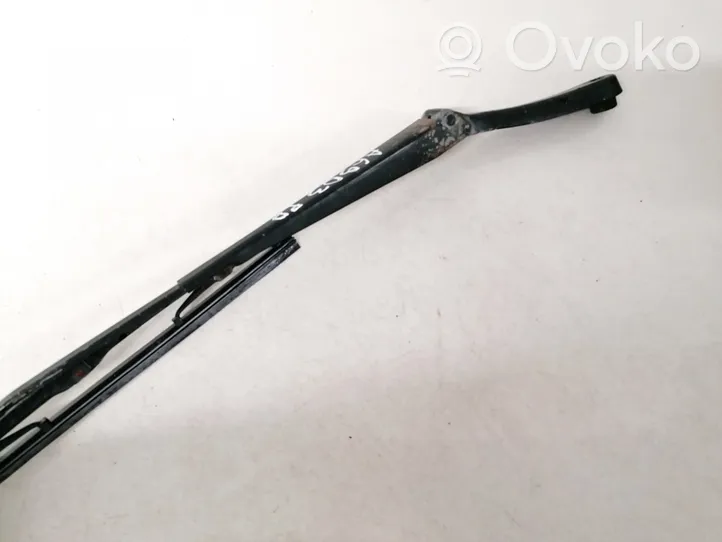 Citroen Berlingo Front wiper blade arm 962101468b