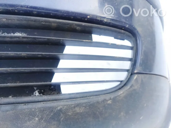 Volkswagen PASSAT B5 Grotelės apatinės (trijų dalių) 