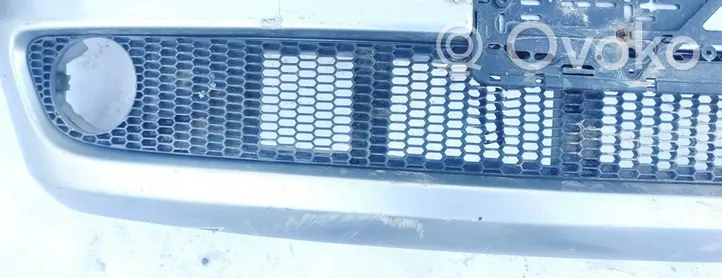 Nissan Almera N16 Grille inférieure de pare-chocs avant 