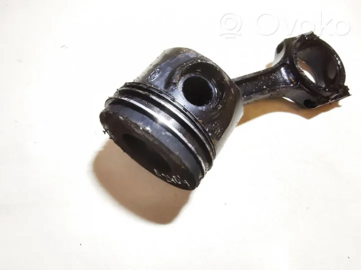 Ford Mondeo Mk III Piston with connecting rod 246558