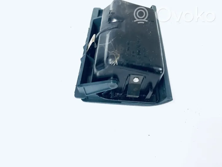 Audi A4 S4 B5 8D Peleninė panelėje 8d0857961a