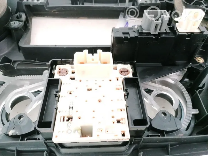 Toyota Yaris Rejilla de ventilación central del panel 554050D130B0