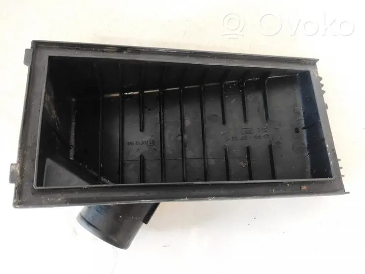 Toyota Avensis T220 Air filter box 4614012159