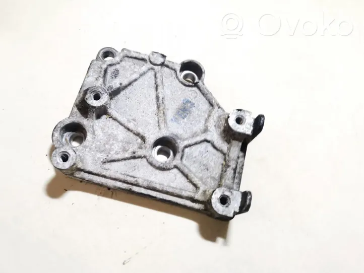 Hyundai Trajet Engine mounting bracket 