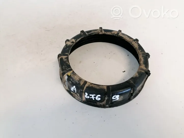 Nissan X-Trail T30 Bague de verrouillage pour réservoir de carburant 