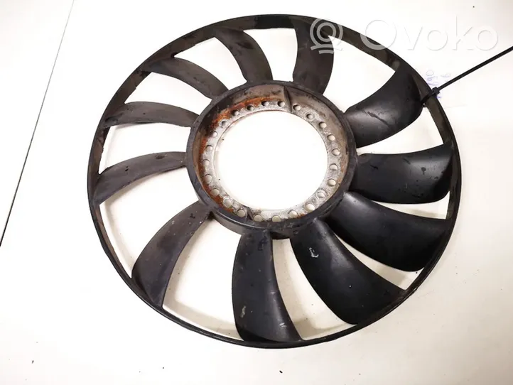 Volkswagen PASSAT B5 Hélice moteur ventilateur 058121301b