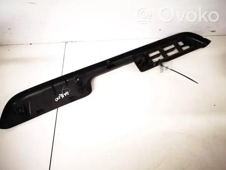 Nissan X-Trail T30 Support bouton lève vitre porte avant 809498h700