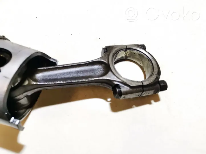 Hyundai Lantra II Piston with connecting rod 