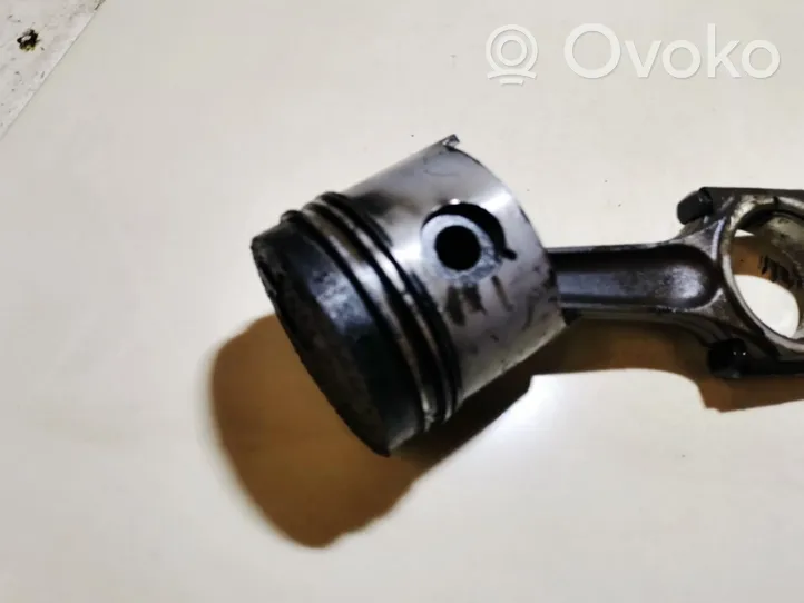 Hyundai Lantra II Piston with connecting rod 