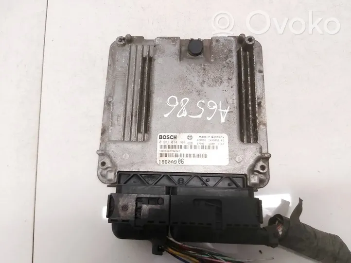 Mitsubishi Outlander Variklio valdymo blokas 0281014108