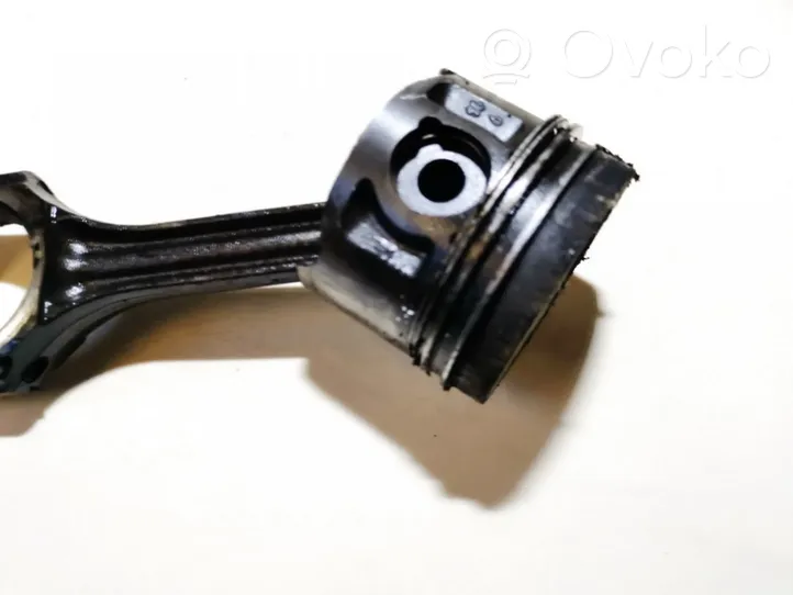 Volkswagen Golf III Piston avec bielle 