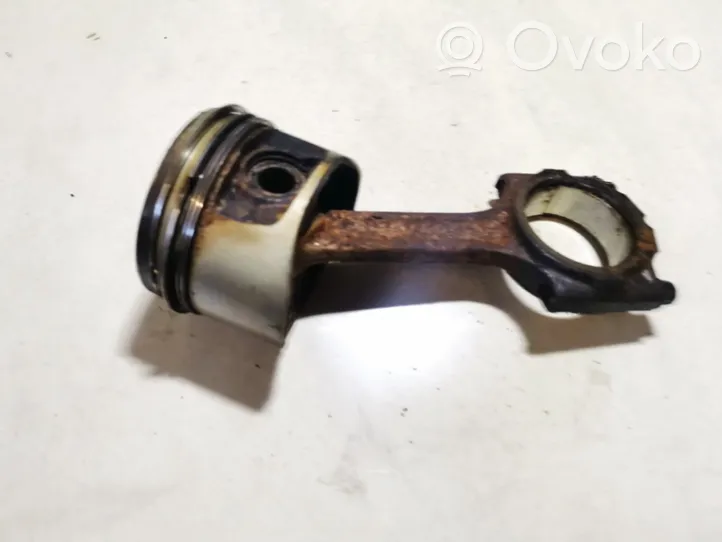 Volvo 850 Piston avec bielle 