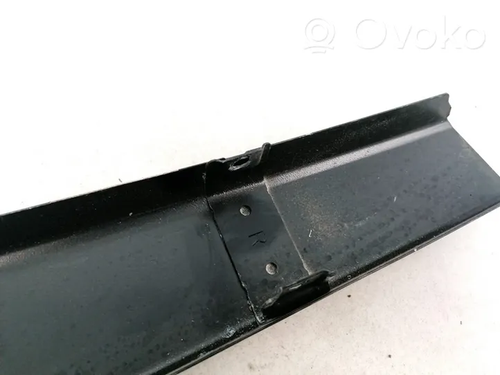 Audi A4 S4 B5 8D Rivestimento modanatura del vetro della portiera anteriore 