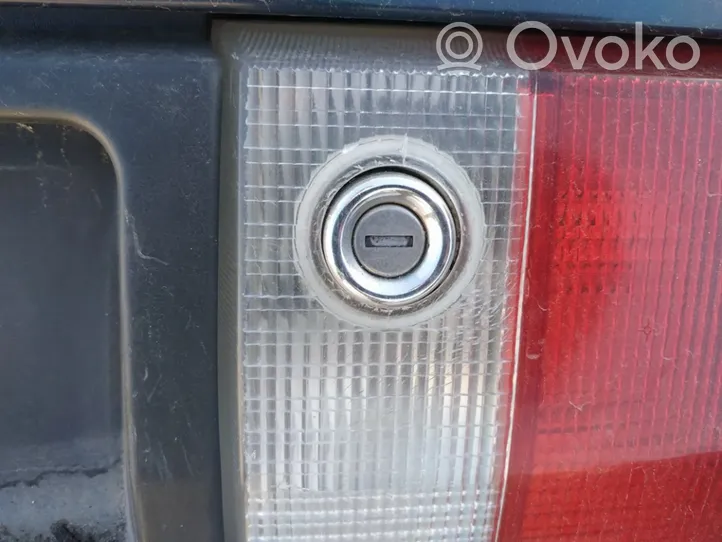 Audi 80 90 B3 Griff Taster Öffner Heckklappe Kofferraumdeckel 