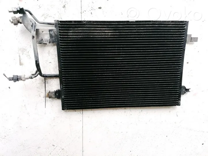 Volkswagen PASSAT B5 Radiateur condenseur de climatisation 8D0260401E