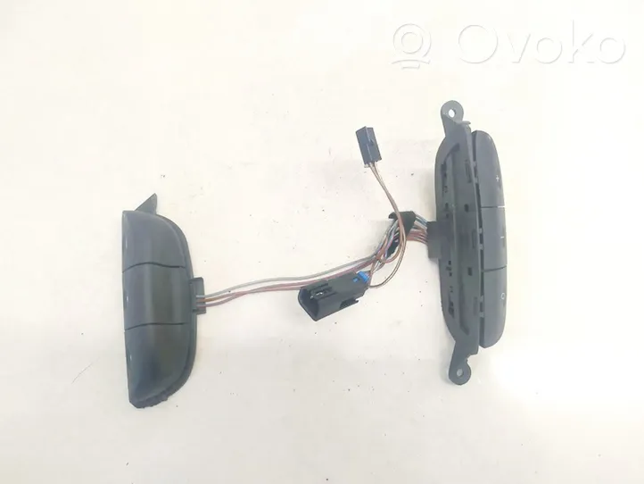 Opel Astra G Boutons / interrupteurs volant 90561159