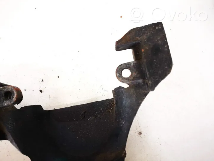 Renault Laguna I Engine mounting bracket 