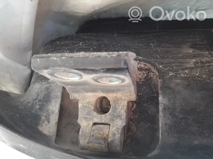 Volkswagen Vento Takaoven alasarana 