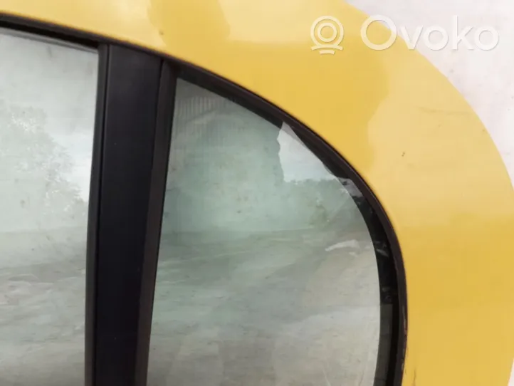 Opel Astra G Rear vent window glass 