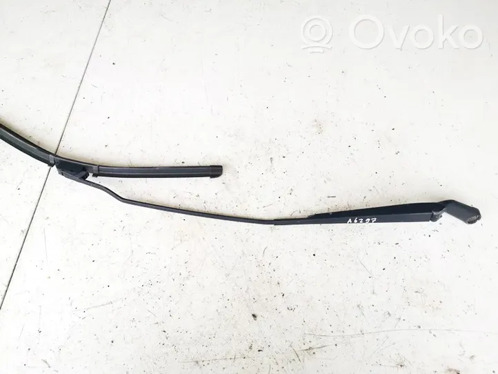 Volkswagen Golf IV Front wiper blade arm 1j1955410a