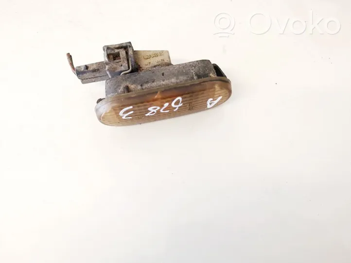 Volkswagen Golf III Indicatore di direzione del parafango anteriore 3a0949117b