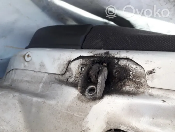 Opel Astra G Etuoven pidätin 