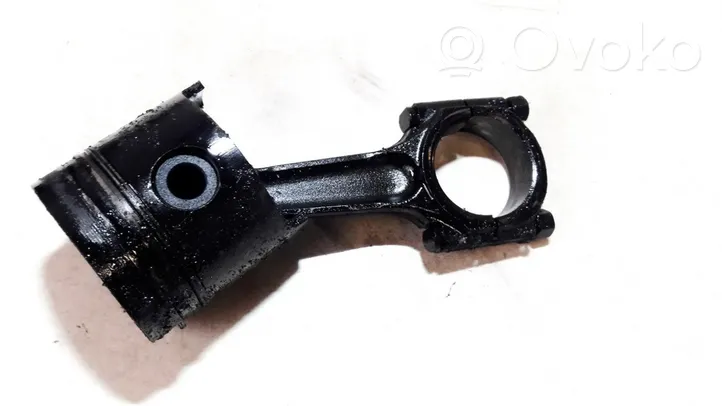 Hyundai Lantra II Piston with connecting rod 262