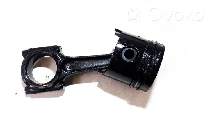 Hyundai Lantra II Piston with connecting rod 262