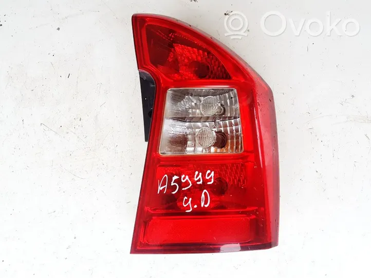 KIA Carens II Lampa tylna 92402100R