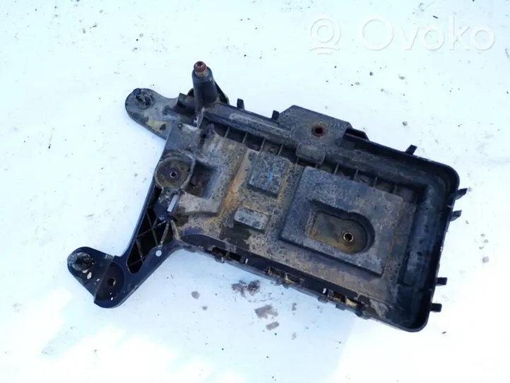 Volkswagen Golf V Support boîte de batterie 1KM915333