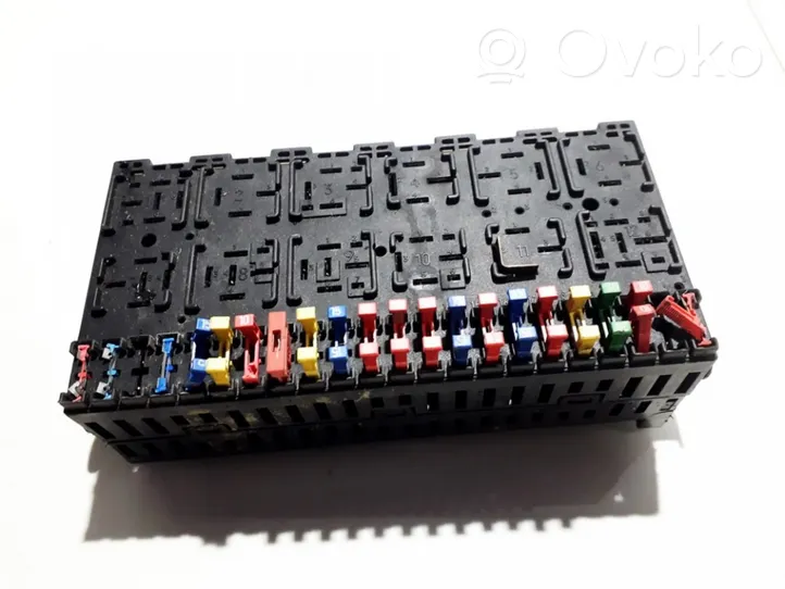 Volkswagen PASSAT B3 Fuse box set 357937039