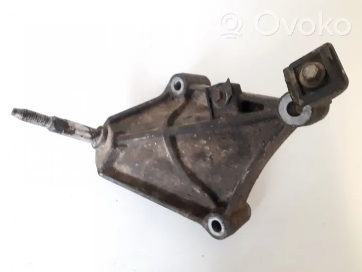 Renault Kangoo I Engine mounting bracket 8200008265