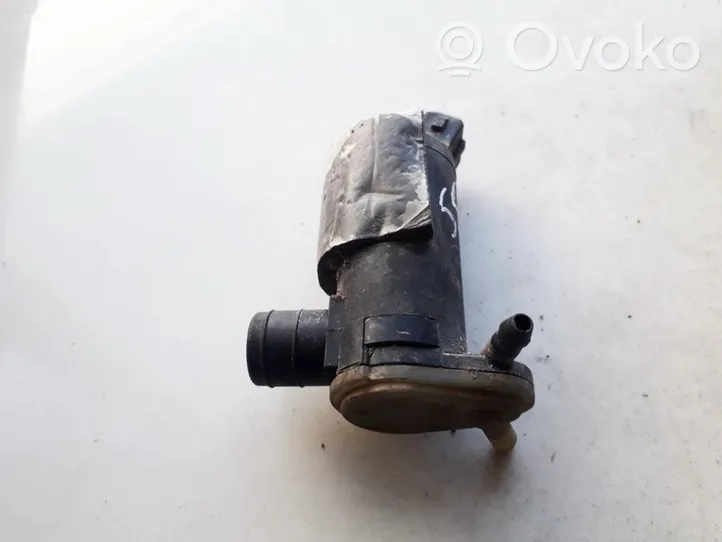 Ford Focus Pompa spryskiwacza szyby przedniej / czołowej 93BG17K624BA