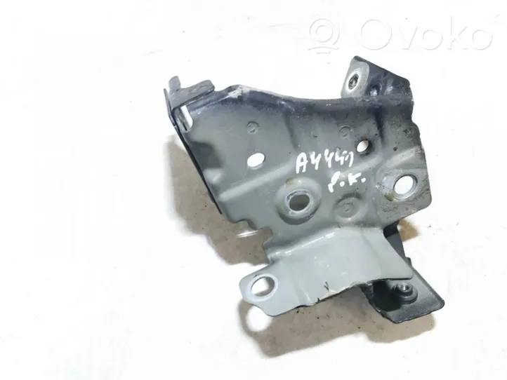 Renault Megane III Fender mounting bracket 6256102e