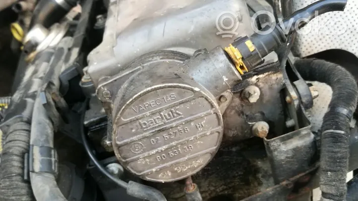 Opel Astra G Pompe à vide 0252738