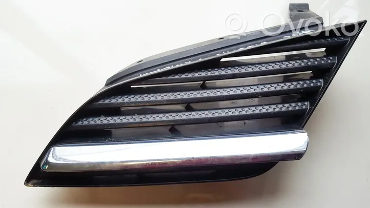 Nissan Primera Grille de calandre avant 62330AU300