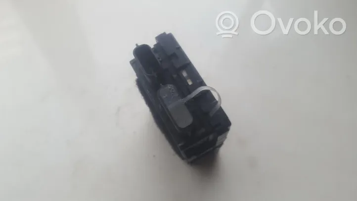 Audi A4 S4 B8 8K Hehkutulpan esikuumennuksen rele E24031490