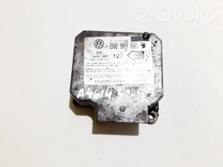 Volkswagen Golf III Module de contrôle airbag 6n0909601