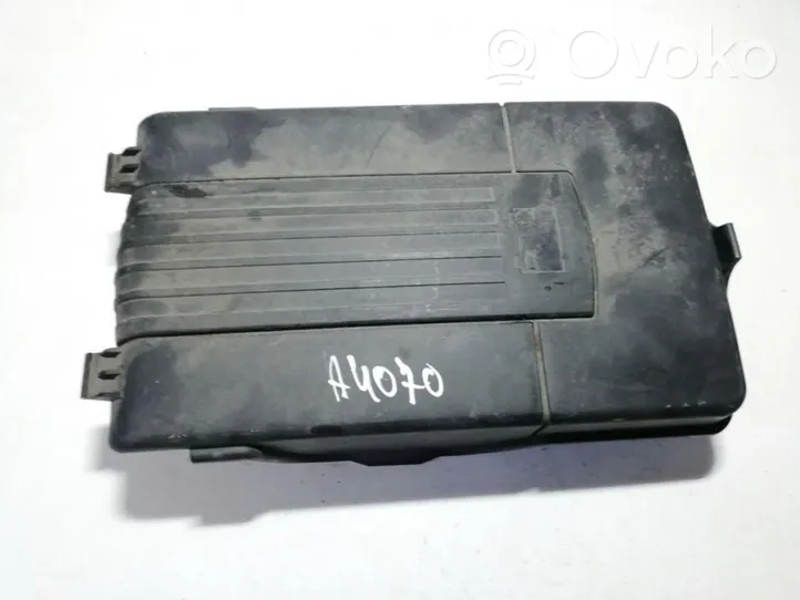 Volkswagen Golf V Couvercle de boîtier de batterie 1k0915443a