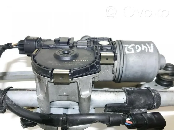 Toyota Avensis T270 Motor y varillaje del limpiaparabrisas delantero 8501005090c