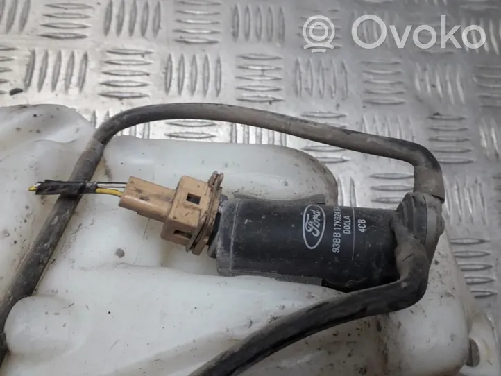 Ford Focus Pompa spryskiwacza szyby przedniej / czołowej 93BB17K624BA