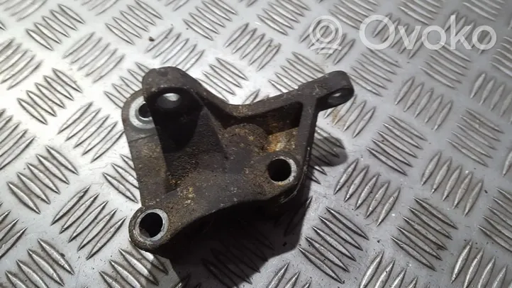 Ford Focus Engine mounting bracket 