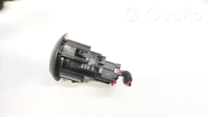 Ford Focus Bouton poussoir de démarrage du moteur AM5T11572AA