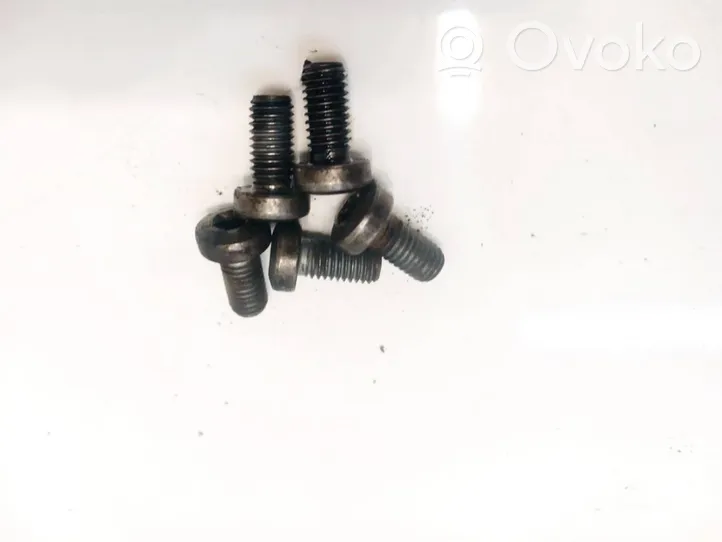 Ford Focus Nuts/bolts 