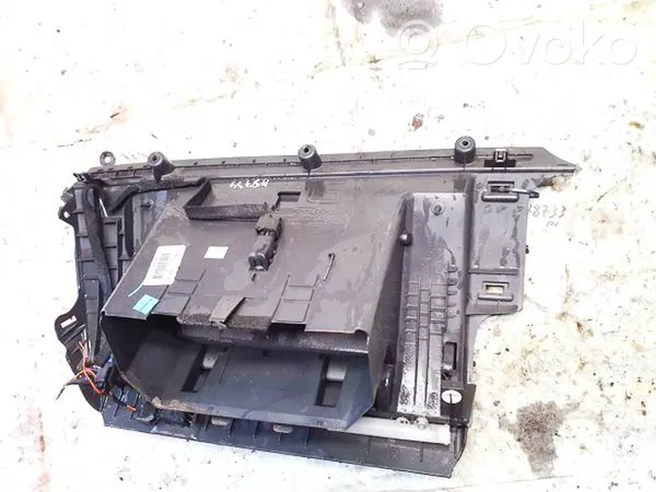 Volvo V50 Glove box 8626141